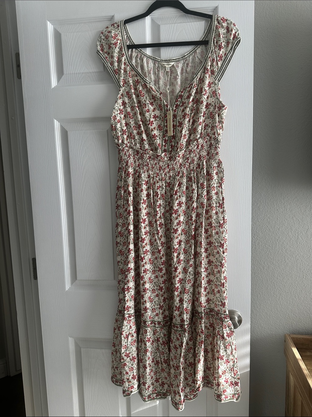 Max Studio Cream Maxi Dress with Red Floral Pattern and Scoop Neck